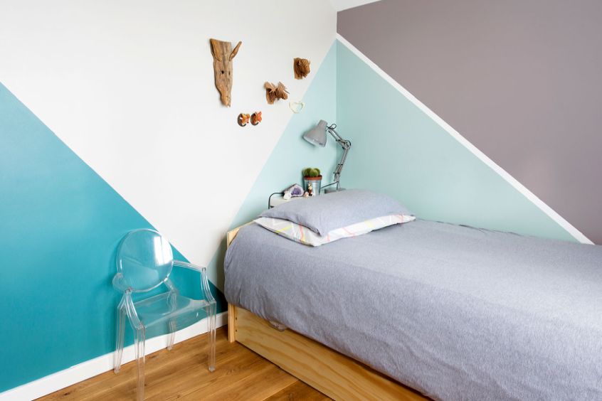 Boy's bedroom with bold wall paint in white blue and brown colour